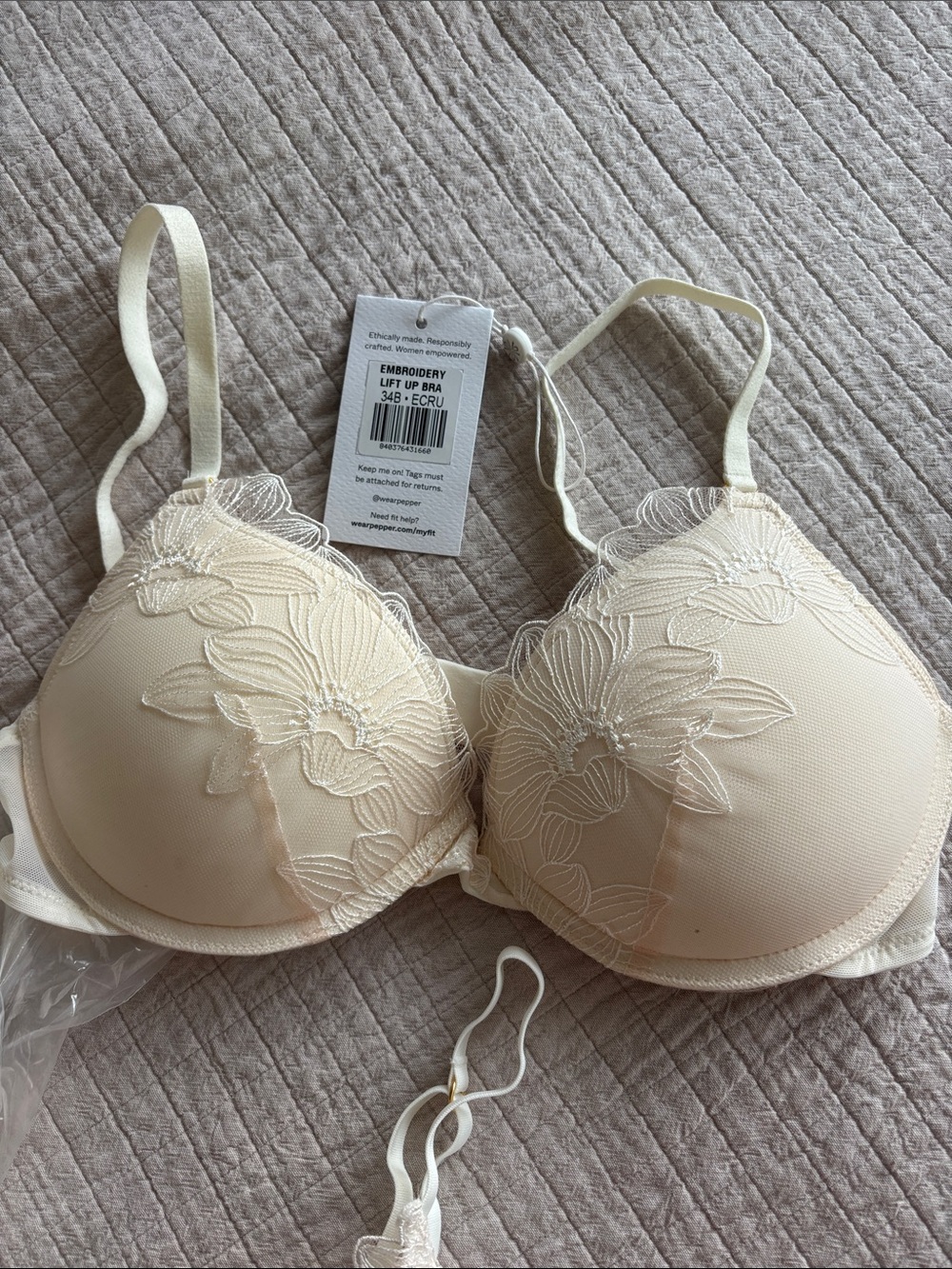Pepper Embroidery Lingerie Set in Ecru Embroidery - Picture 2 of 9